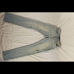 I am selling blue ripped jeans.Brand-Hollister, size-30x32, color- baby blue.